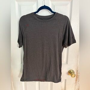 Rhone gray tee men’s size small
